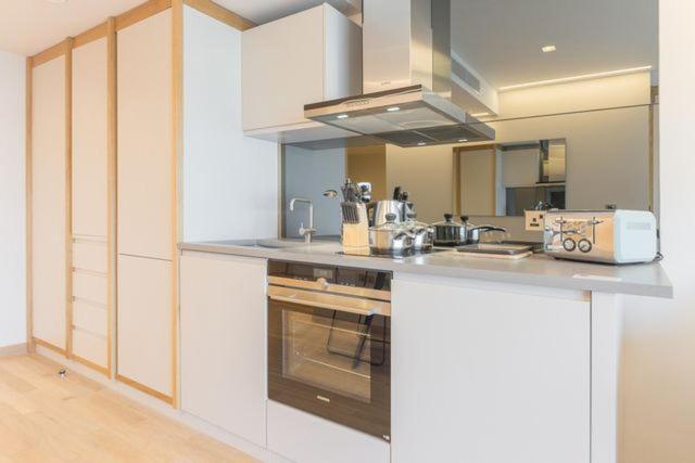 Manhattan Loft Gardens, Stratford Apartment London Exterior photo